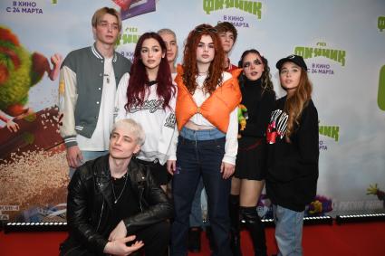 Москва. Блогеры российского тиктокерского дома Dream Team House на премьере мультфильма `Финник` в кинотеатре `Каро 11 Октябрь`.