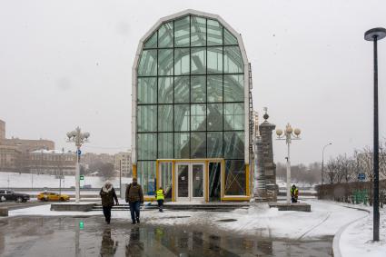 Москва. Вид на мост Богдана Хмельницкого (Киевский пешеходный мост).