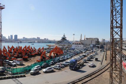 Владивосток. Яхта Nord олигарха Алексея Мордашова   прибыла во Владивосток и пришвартовалась на Морском вокзале города. Яхта экстренно покинула порт Виктория на Сейшелах из-за наложенных на миллиардера санкций.