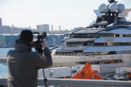 Владивосток. Яхта Nord олигарха Алексея Мордашова прибыла во Владивосток и пришвартовалась на Морском вокзале города. Яхта экстренно покинула порт Виктория на Сейшелах из-за наложенных на миллиардера санкций.