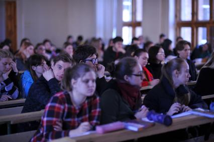 ДНР. Донецк. Студенты Донецкого национального университета во время лекции.