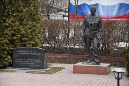 Москва.   Памятник генерал- полковнику Александру Григорьеву на территории хранилища Росрезерва