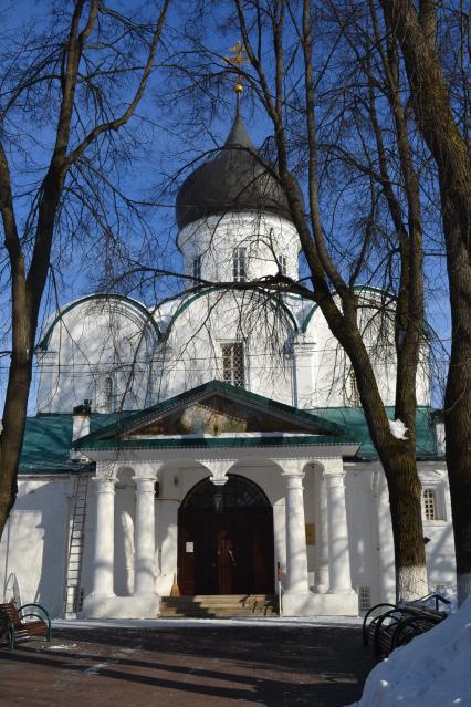 Владимирская область, Александров. Вид на Троицкий собор в музее-заповеднике `Александровская слобода`.