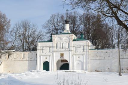 Владимирская область, Александров. Церковь великомученика Федора Стратилата (Надвратная церковь) в музее-заповеднике `Александровская слобода`.