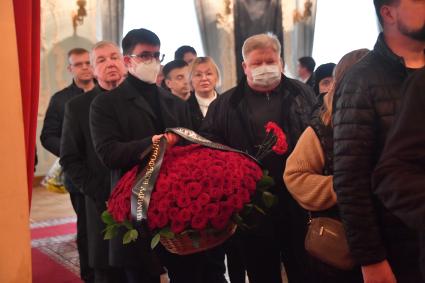 Москва. Во время церемонии прощания в Колонном зале Дома Союзов с лидером ЛДПР Владимиром Жириновским.