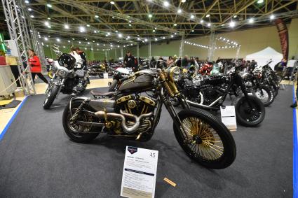 Москва. Мотоцикл Harley-Davidson Sportster на выставке `Мотовесна` в `Экспоцентре`.