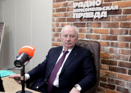 Москва. Генеральный директор АО `Щелково Агрохим` Салиса Каракотов на радио `Комсомольская правда`.
