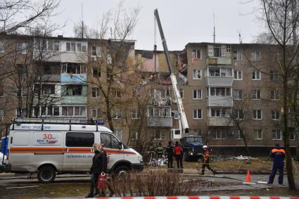 Московская область. Ступино. Разбор завалов на месте взрыва газа в жилом доме.