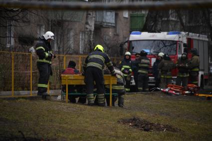 Московская область. Ступино. Пожарные  на месте взрыва газа в жилом доме.