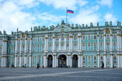 Санкт-Петербург. Вид на здание Государственного Эрмитажа.