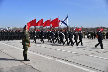 Московская область. Алабино. Военнослужащие  на репетиции военного парада, приуроченного к 77-летию Победы в Великой Отечественной войне.