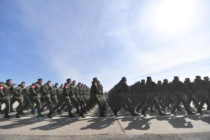 Московская область. Алабино. Военнослужащие  на репетиции военного парада, приуроченного к 77-летию Победы в Великой Отечественной войне.