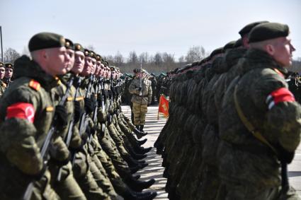 Московская область. Алабино. Военнослужащие  на репетиции военного парада, приуроченного к 77-летию Победы в Великой Отечественной войне.