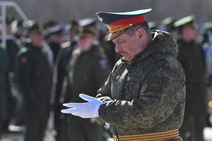 Московская область. Алабино. Военнослужащие перед началом репетиции военного парада, приуроченного к 77-летию Победы в Великой Отечественной войне.