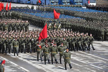 Московская область. Алабино. Военнослужащие  на репетиции военного парада, приуроченного к 77-летию Победы в Великой Отечественной войне.