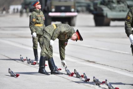 Московская область. Алабино. Военнослужащие   на репетиции военного парада, приуроченного к 77-летию Победы в Великой Отечественной войне.