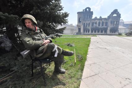 Украина. г.Мариуполь. Боец народной милиции ДНР.