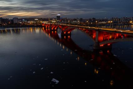 Красноярск. Весенний ледоход на реке Енисей.