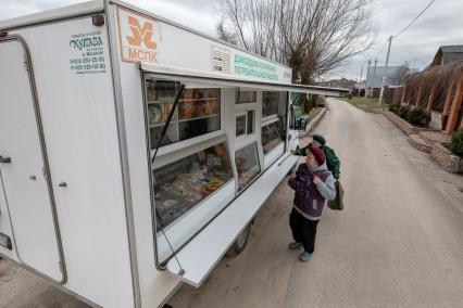 Московская область. Работа автолавки в селах Домодедовского городского округа.