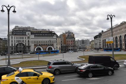 Москва. Вид на отель The St. Regis Moscow Nikolskaya на Никольской улице.