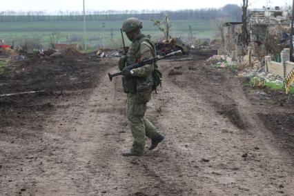 Украина. Харьковская область. Рядом с г.Изюм. Военная спецоперация РФ по демилитаризации Украины. Российский военнослужащий.