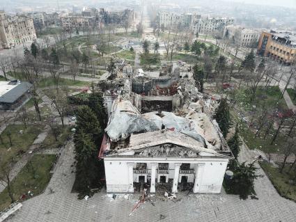 Донецкая область. г. Мариуполь.   Вид сверху на разрушенный центр города после боев.