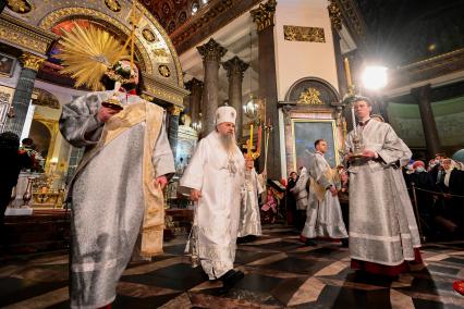 Санкт-Петербург. Священнослужители во время праздничного пасхального богослужения в Казанском кафедральном соборе.