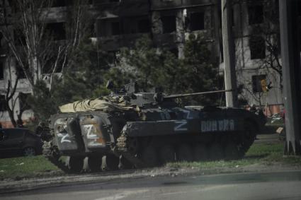 Донецкая область. г.Мариуполь. Военная техника на одной из улиц города.