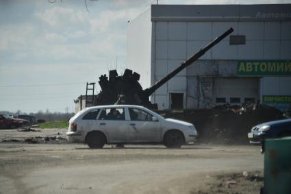 Донецкая область. г.Мариуполь. Военная техника на одной из улиц города.