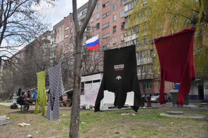 Донецкая область. г.Мариуполь.  Российский фраг в одном из дворов города.