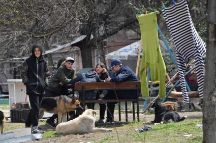 Донецкая область. г.Мариуполь.  Российский фраг в одном из дворов города.