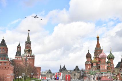 Моска.  Репетиция воздушной части парада в честь 77-й годовщины Победы в Великой Отечественной войне.