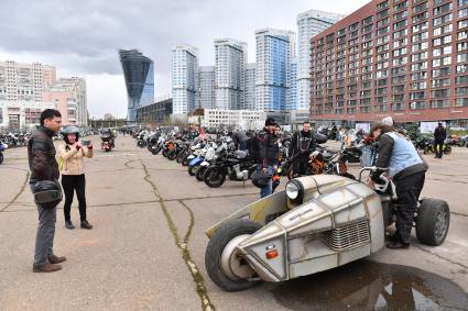 Москва. Во время ежегодного весеннего мотофестиваля, приуроченного к открытию мотосезона на Ходынском поле.