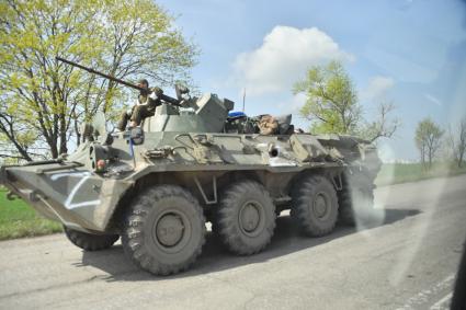 Донецкая область. г.Мариуполь. Военная техника на одной из улиц города.