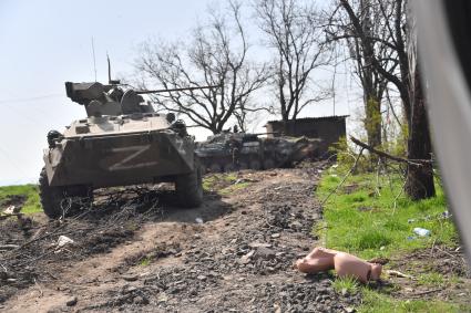 Донецкая область. г.Мариуполь. Военная техника на одной из улиц города.