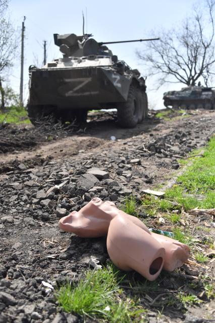 Донецкая область. г.Мариуполь. Военная техника на одной из улиц города.