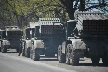 Донецкая область. г.Мариуполь. Колонна военной техники.