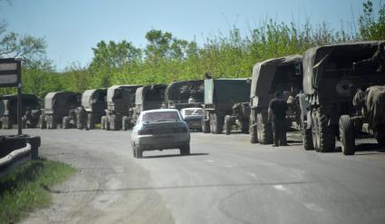 Донецкая область. г.Мариуполь. Колонна военной техники.