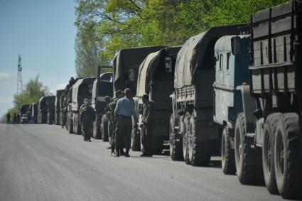 Донецкая область. г.Мариуполь. Колонна военной техники.