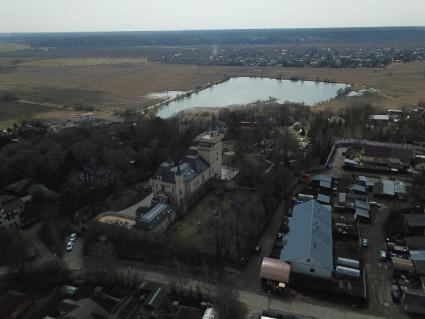 Московская область, д.Грязь. Вид на замок артистов Максима Галкина и Аллы Пугачевой.