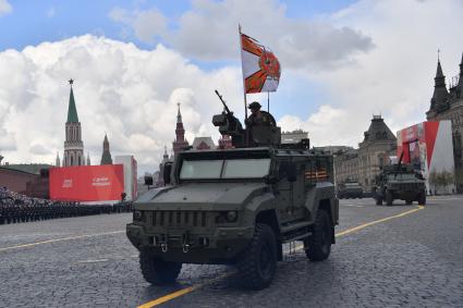 Москва. Бронеавтомобили `Тайфун-К` во время военного парада, посвященного 77-й годовщине Победы в Великой Отечественной войне.