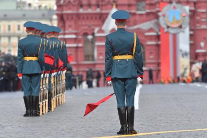 Москва. Линейные во время военного парада, посвященного 77-й годовщине Победы в Великой Отечественной войне.