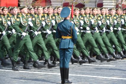 Москва. Военнослужащие парадных расчетов во время генеральной репетиции парада на Красной площади, посвященного 77-й годовщине Победы в Великой Отечественной войне.