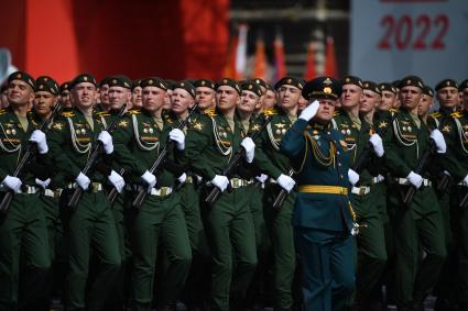 Москва. Военнослужащие парадных расчетов во время генеральной репетиции парада на Красной площади, посвященного 77-й годовщине Победы в Великой Отечественной войне.