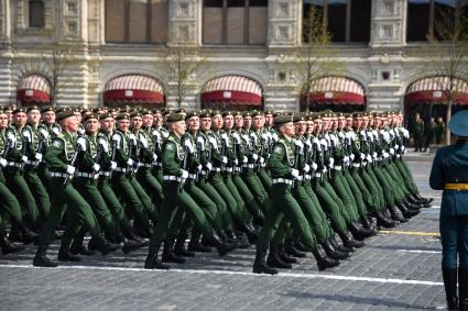 Москва. Военнослужащие парадных расчетов во время генеральной репетиции парада на Красной площади, посвященного 77-й годовщине Победы в Великой Отечественной войне.