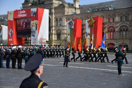 Москва. Курсанты Московского пограничного института ФСБ РФ во время генеральной репетиции парада на Красной площади, посвященного 77-й годовщине Победы в Великой Отечественной войне.