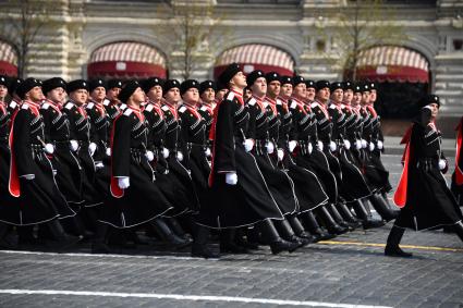 Москва. Парадный расчет Всероссийского кубанского общества во время генеральной репетиции парада на Красной площади, посвященного 77-й годовщине Победы в Великой Отечественной войне.