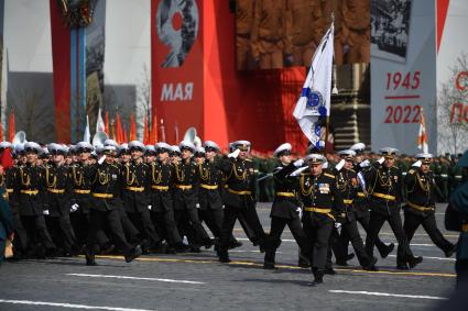 Москва. Кадеты Кронштадтского морского кадетского военного корпуса (КМКВК) во время генеральной репетиции парада на Красной площади, посвященного 77-й годовщине Победы в Великой Отечественной войне.