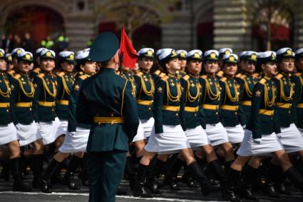 Москва. Парадный расчет женщин-военнослужащих во время генеральной репетиции парада на Красной площади, посвященного 77-й годовщине Победы в Великой Отечественной войне.