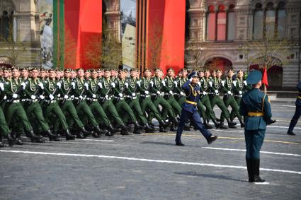 Москва. Военнослужащие парадных расчетов во время генеральной репетиции парада на Красной площади, посвященного 77-й годовщине Победы в Великой Отечественной войне.